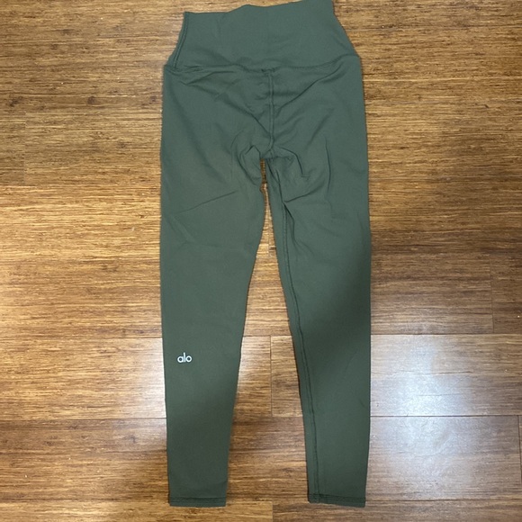Alo yoga size small army green leggings - Picture 3 of 3